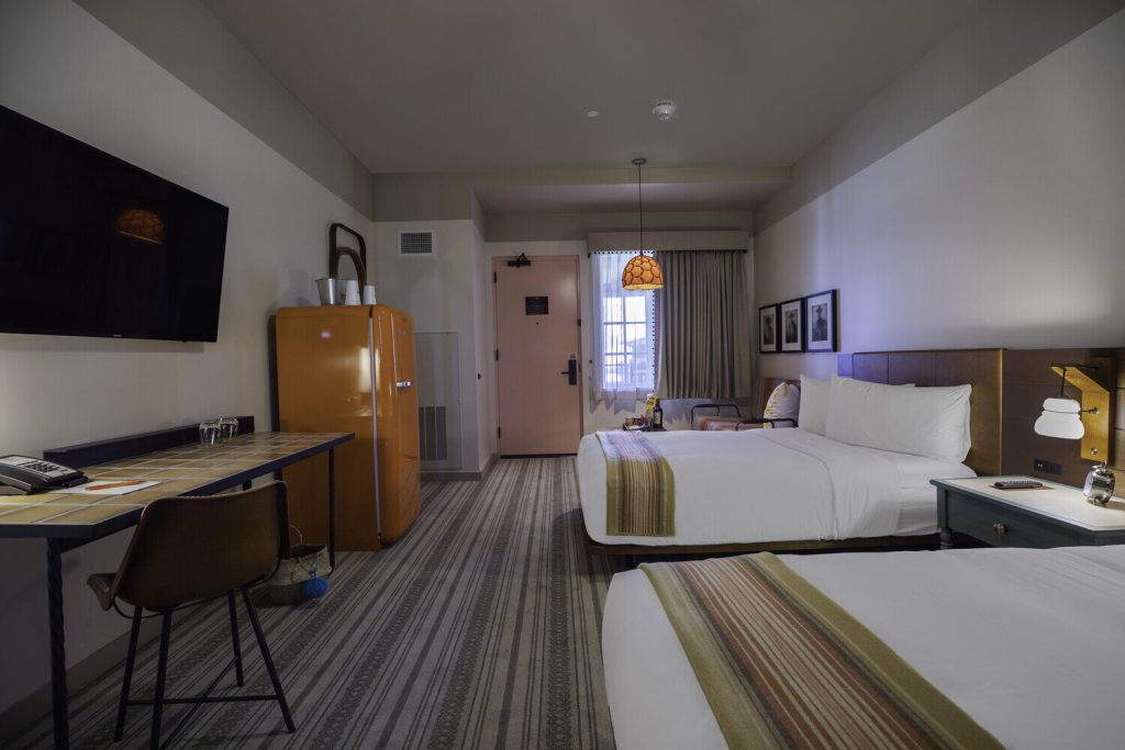 23249814_ImageLargeWidth