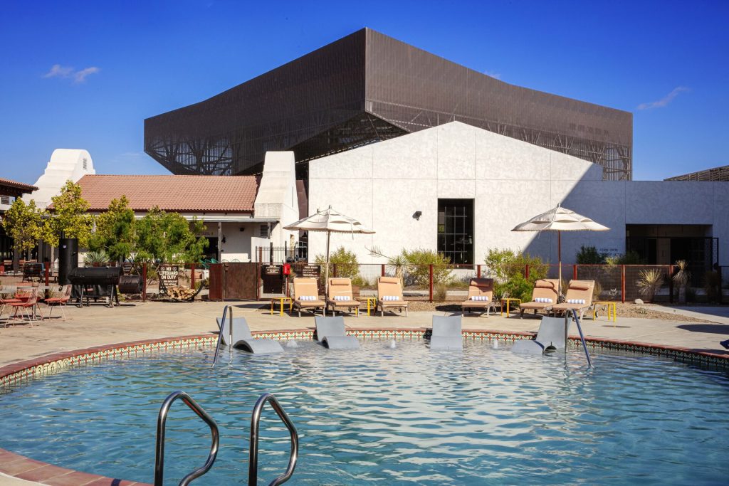 23249891_ImageLargeWidth